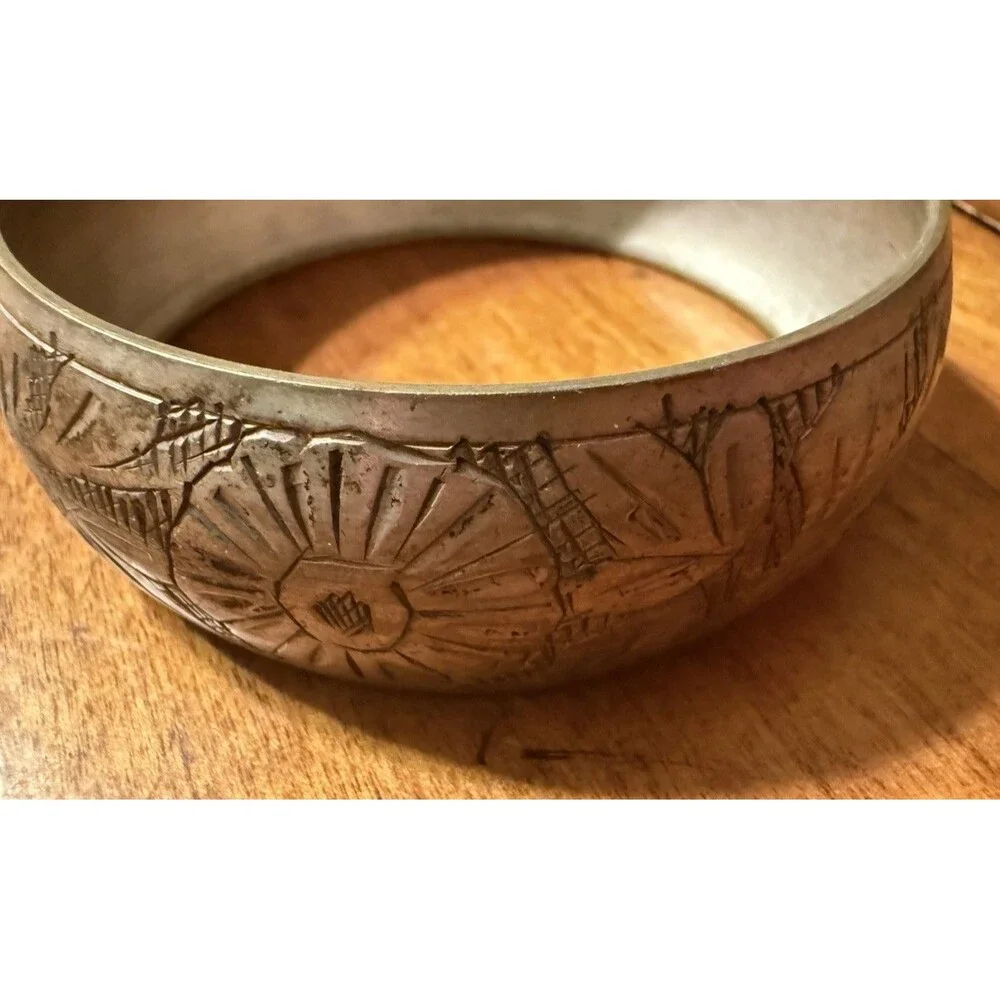 Vintage 1970s Retro India Made Etched Floral Leaves Motif Brass Bangle Bracelet